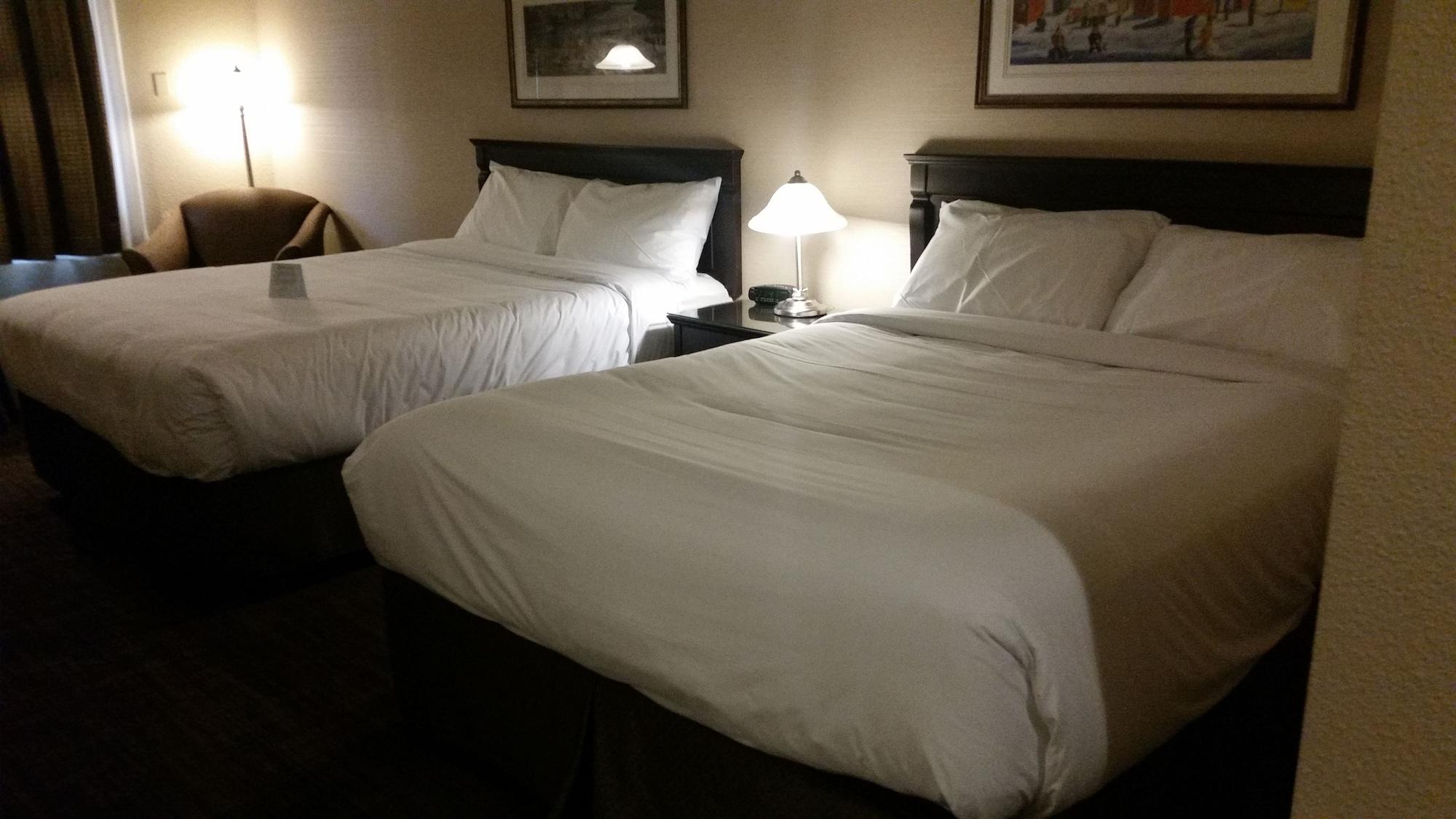 Hotel Le Montagnais Chicoutimi エクステリア 写真