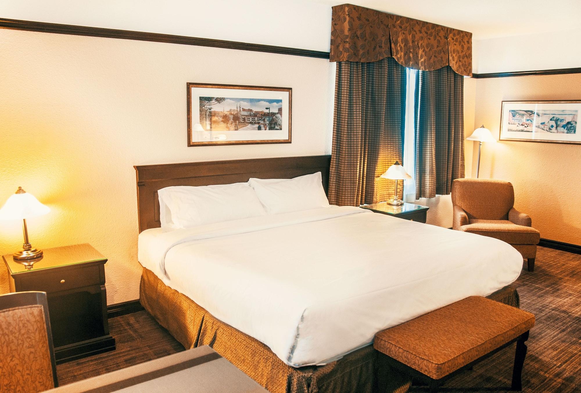 Hotel Le Montagnais Chicoutimi エクステリア 写真
