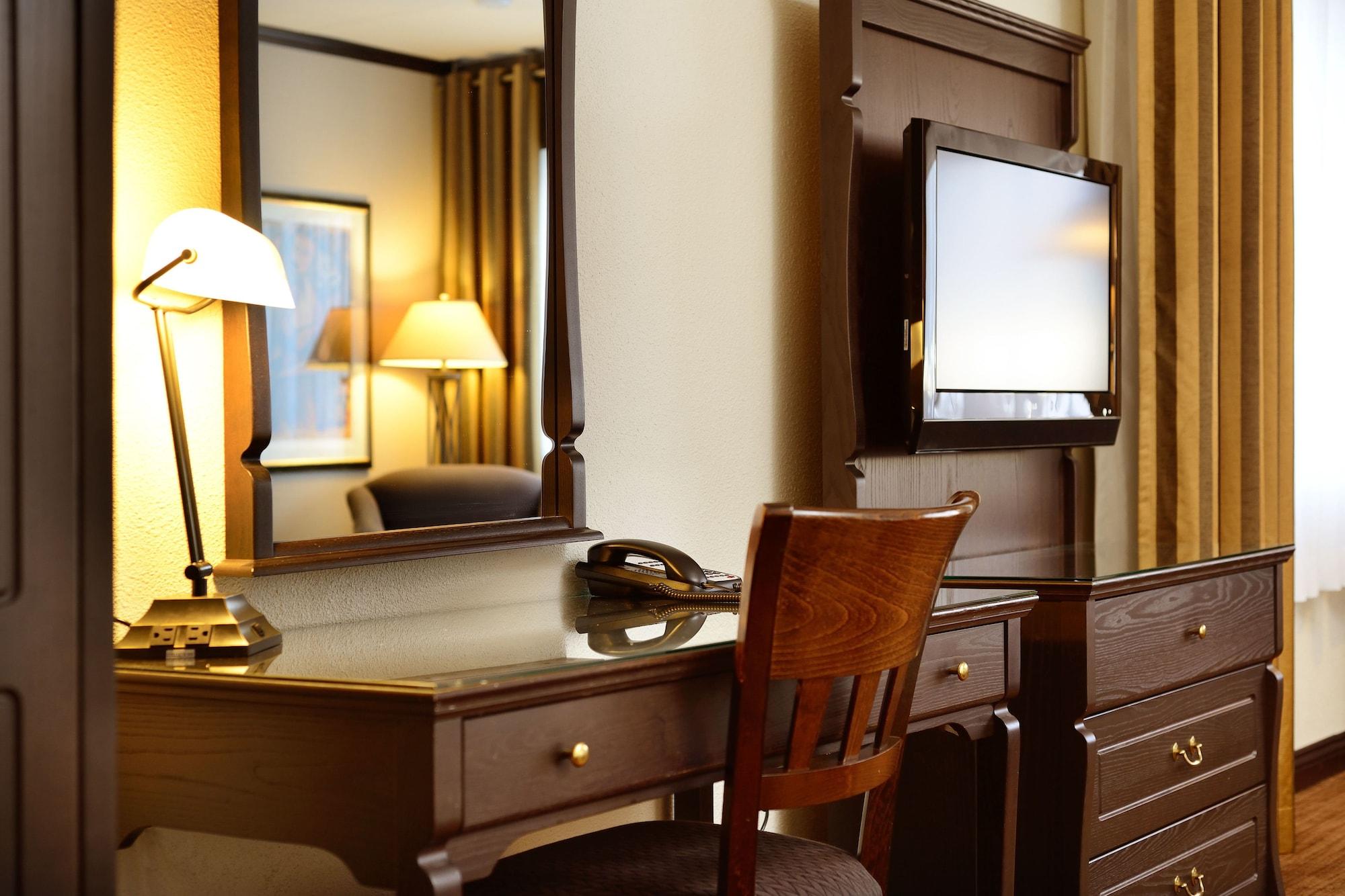 Hotel Le Montagnais Chicoutimi エクステリア 写真