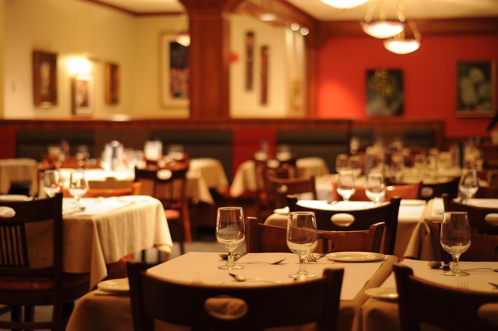 Hotel Le Montagnais Chicoutimi エクステリア 写真