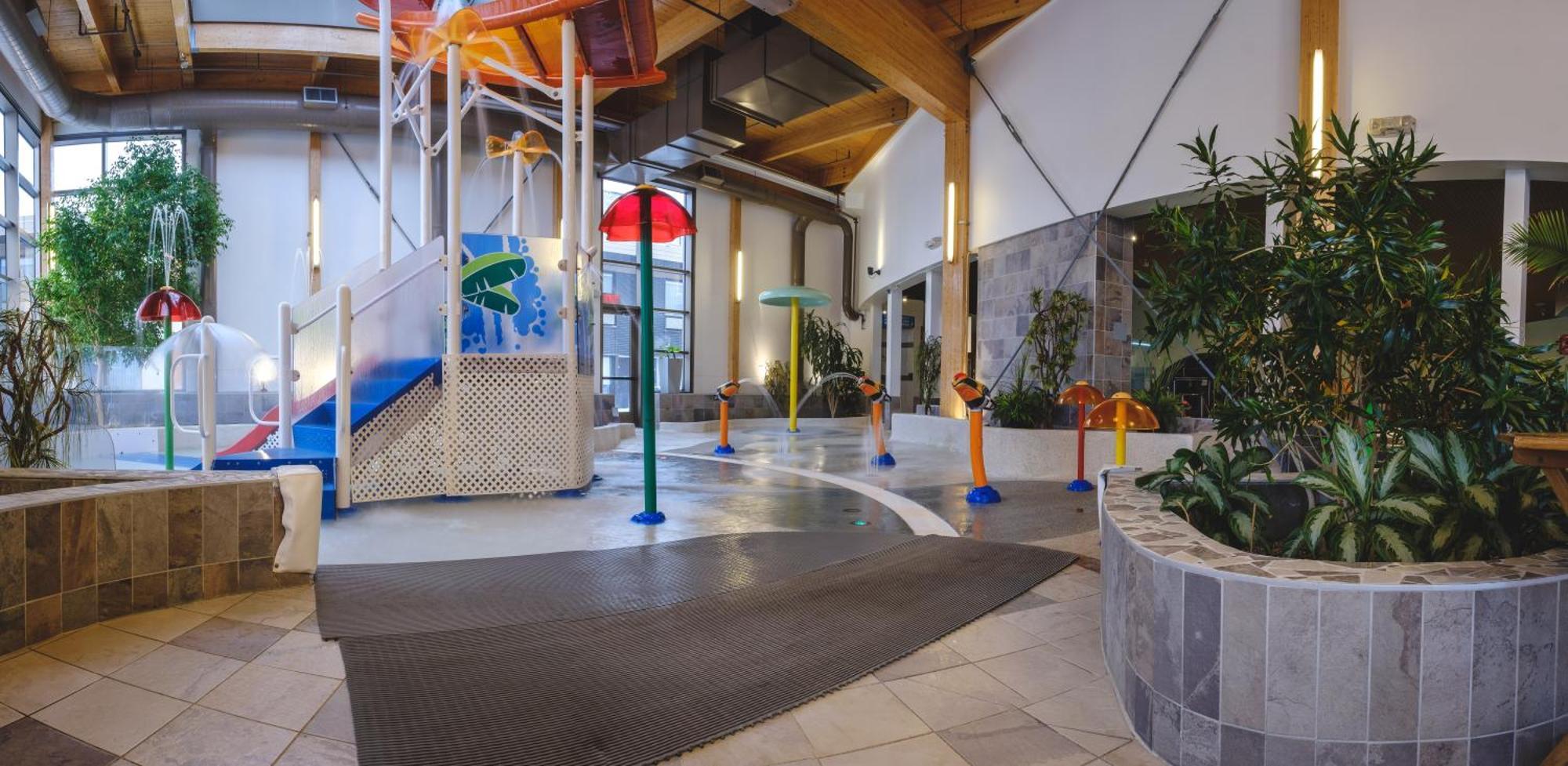 Hotel Le Montagnais Chicoutimi エクステリア 写真