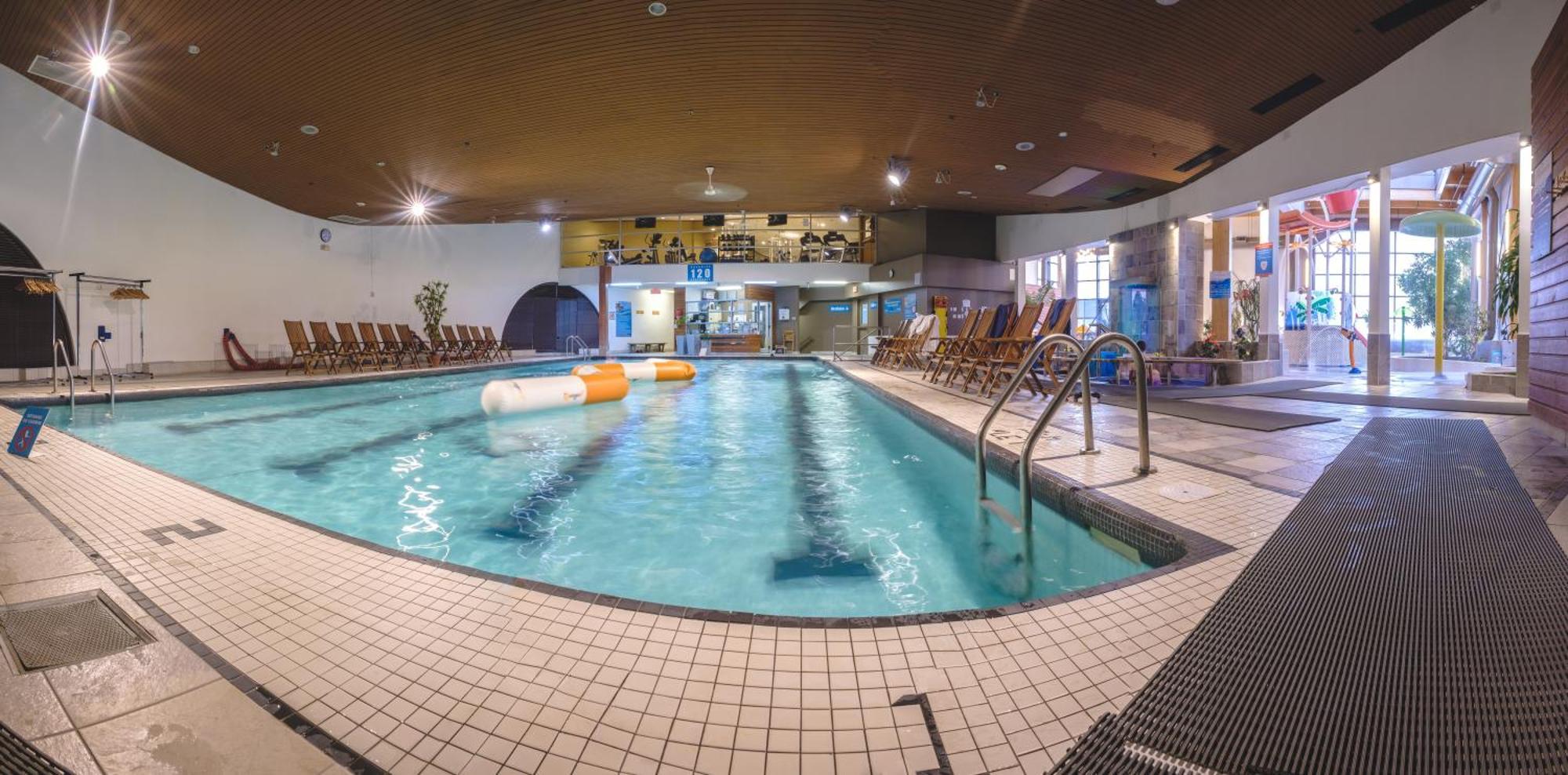 Hotel Le Montagnais Chicoutimi エクステリア 写真