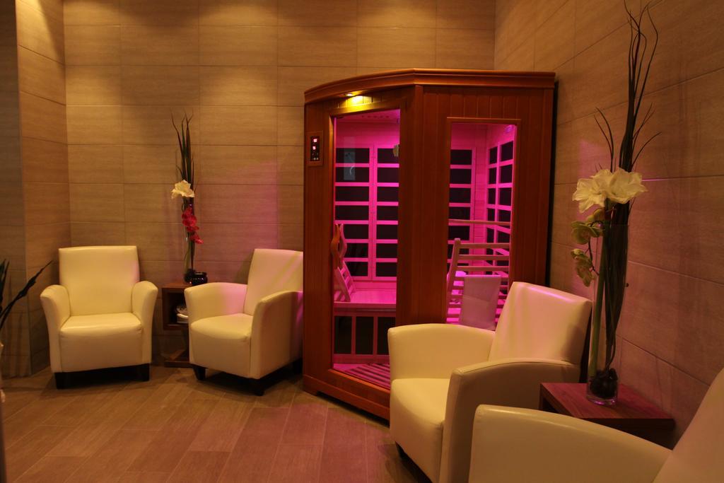 Hotel Le Montagnais Chicoutimi エクステリア 写真