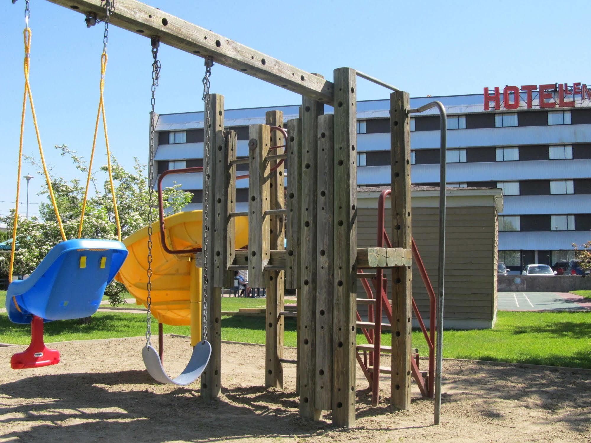 Hotel Le Montagnais Chicoutimi エクステリア 写真