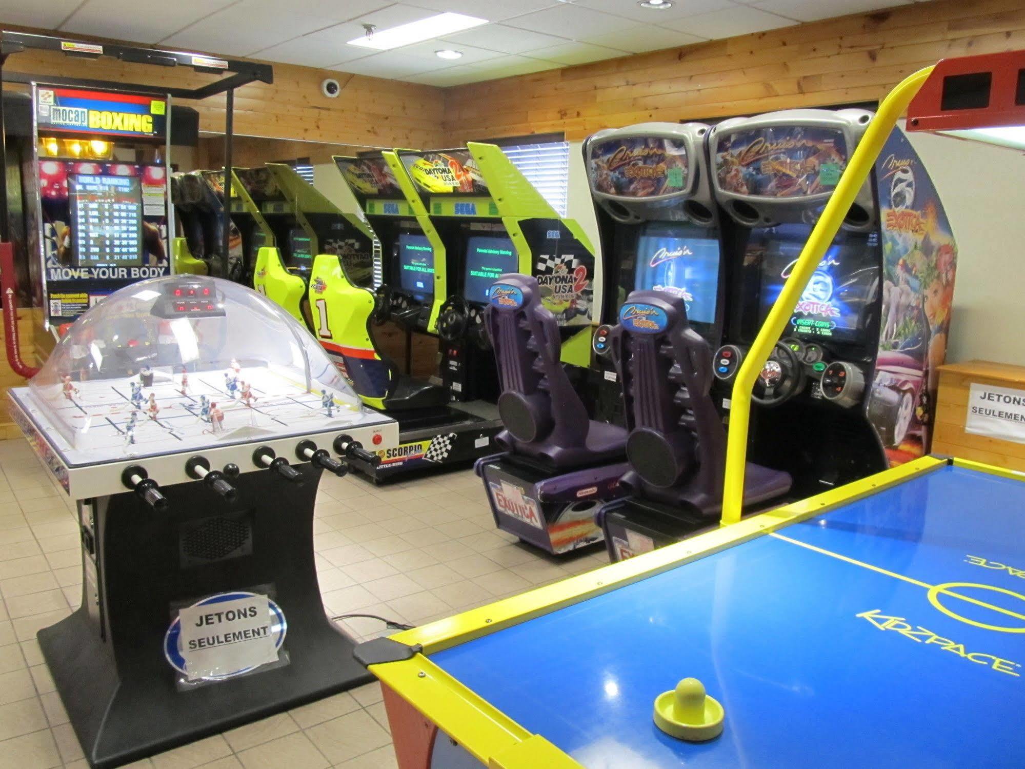 Hotel Le Montagnais Chicoutimi エクステリア 写真