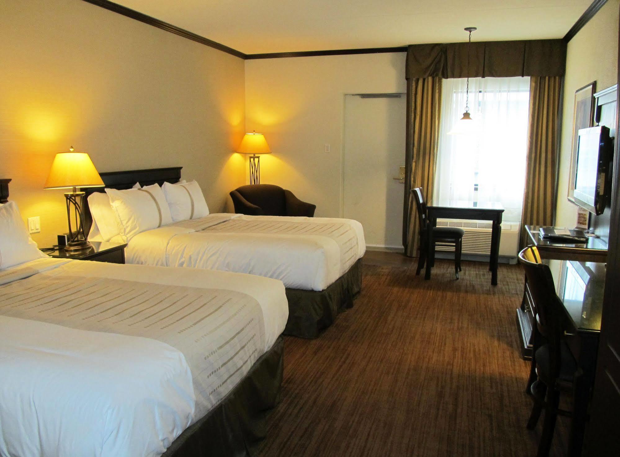 Hotel Le Montagnais Chicoutimi エクステリア 写真
