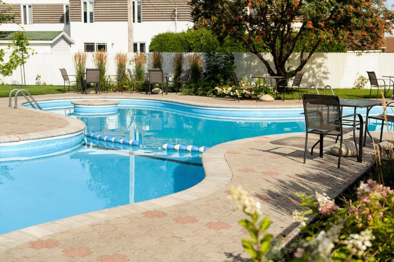 Hotel Le Montagnais Chicoutimi エクステリア 写真