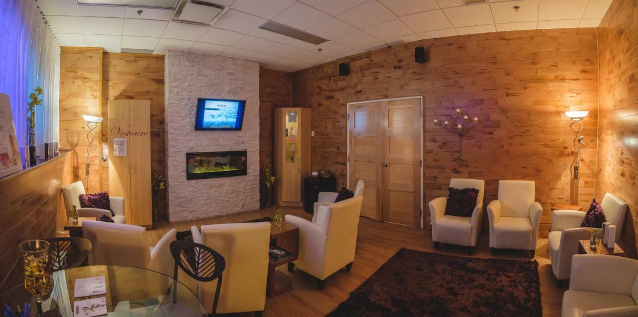 Hotel Le Montagnais Chicoutimi エクステリア 写真