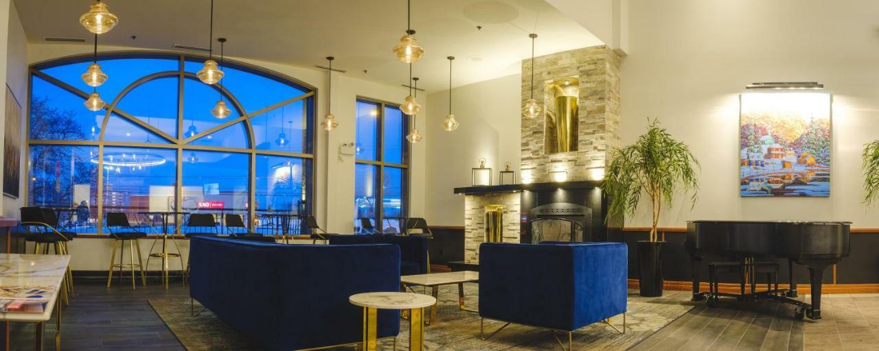 Hotel Le Montagnais Chicoutimi エクステリア 写真
