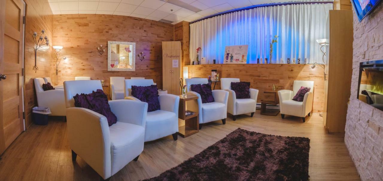 Hotel Le Montagnais Chicoutimi エクステリア 写真