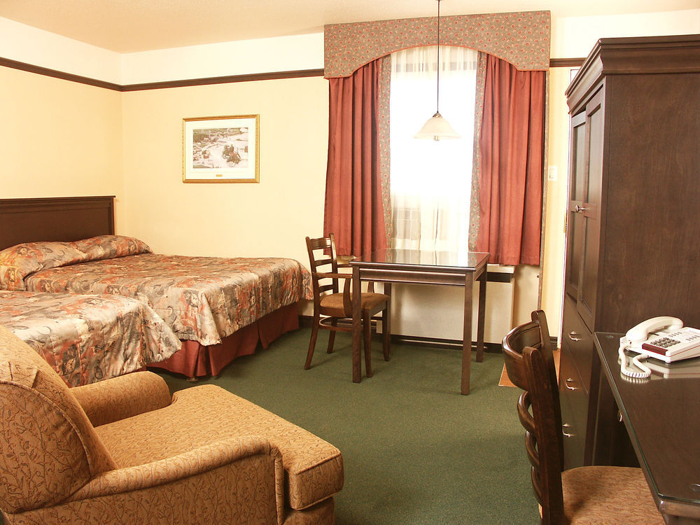 Hotel Le Montagnais Chicoutimi エクステリア 写真